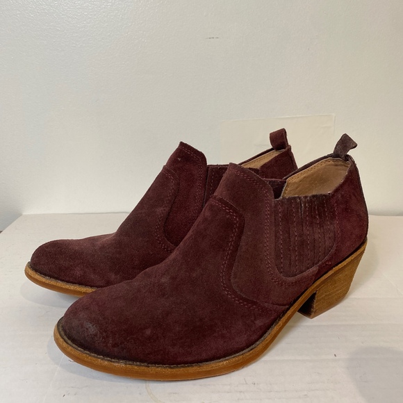 Sofft Suede Ankle Boots Western‎ Style Heel Pull Tabs Burgundy 8.5M - Picture 1 of 5